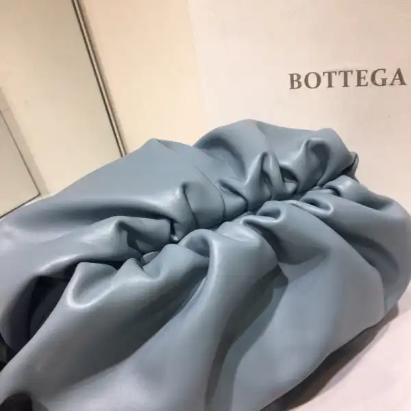 First bag ru BOTTEGA VENETA THE POUCH