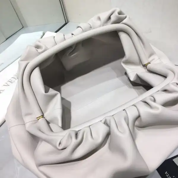 First bag ru BOTTEGA VENETA THE POUCH