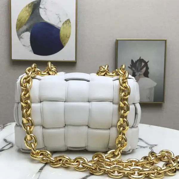 First Bag Ru BOTTEGA VENETA THE CHAIN CASSETTE