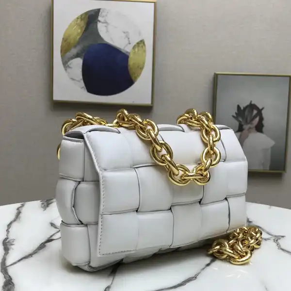 Yupoo bagsoffer BOTTEGA VENETA THE CHAIN CASSETTE