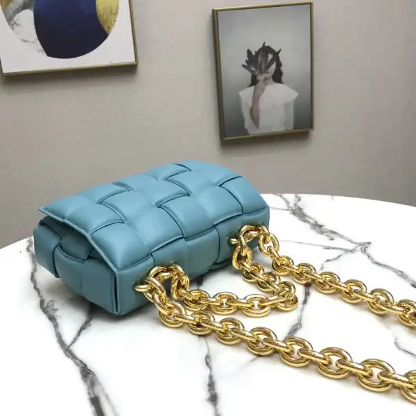 Yupoo bagsoffer BOTTEGA VENETA THE CHAIN CASSETTE