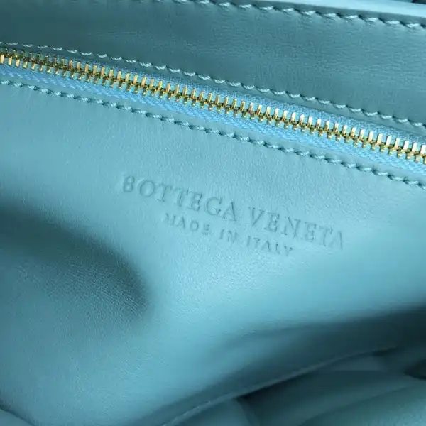 Yupoo bagsoffer BOTTEGA VENETA THE CHAIN CASSETTE