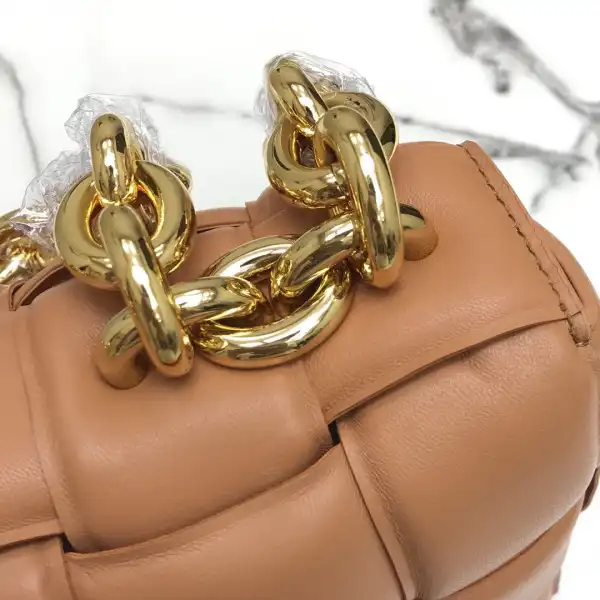 Yupoo bagsoffer BOTTEGA VENETA THE CHAIN CASSETTE