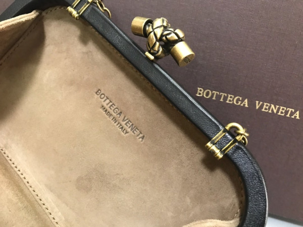 BOTTEGA VENETA CHAIN KNOT