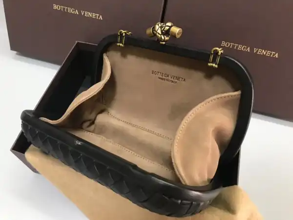 BOTTEGA VENETA CHAIN KNOT