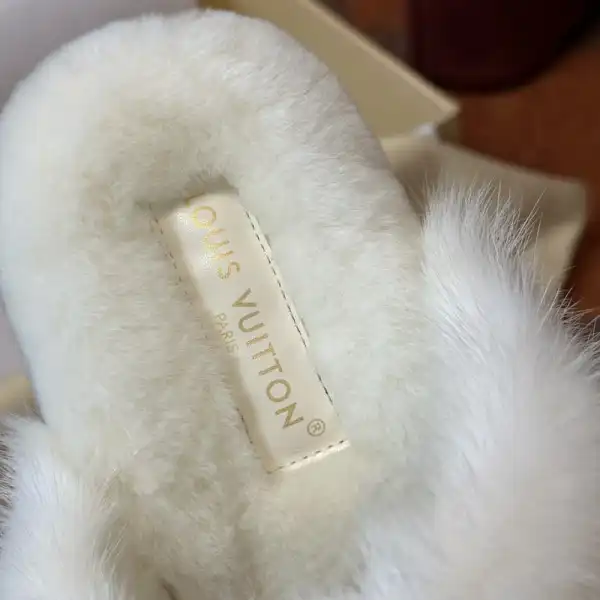 Frstbag ru LOUIS VUITTON SANDALS