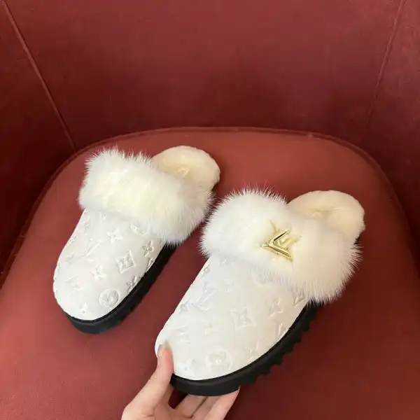 Frstbag ru LOUIS VUITTON SANDALS