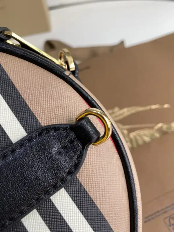 Yupoo bagsoffer BURBERRY Icon Stripe E-canvas Louise Bag