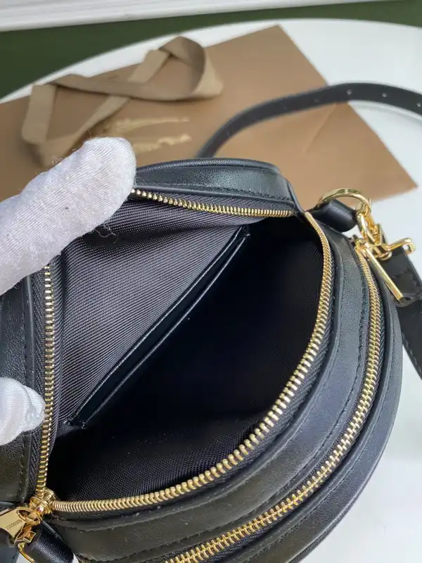 Yupoo bagsoffer BURBERRY Icon Stripe E-canvas Louise Bag