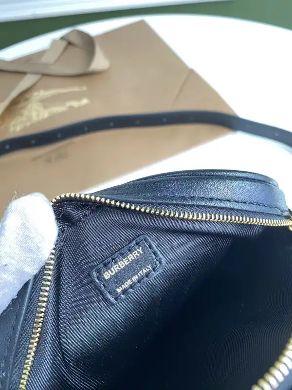 Yupoo bagsoffer BURBERRY Icon Stripe E-canvas Louise Bag