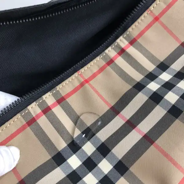 BURBERRY BUM BAG