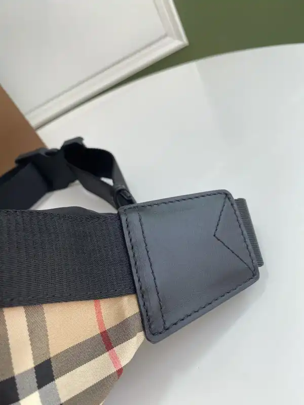 BURBERRY BUM BAG