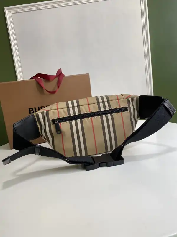 First bag ru BURBERRY BUM BAG