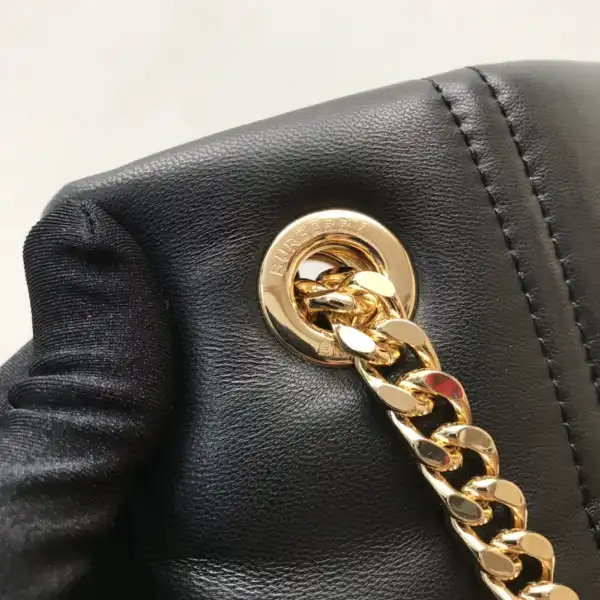 Yupoo bagsoffer BURBERRY Medium Quilted Lambskin Lola Bucket Bag