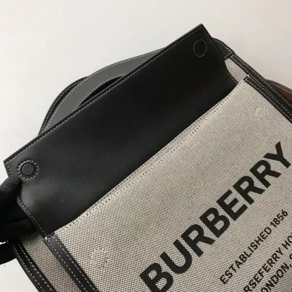 Bagsoffer yupoo BURBERRY Medium Two-tone Canvas and Leather Pocket Tote