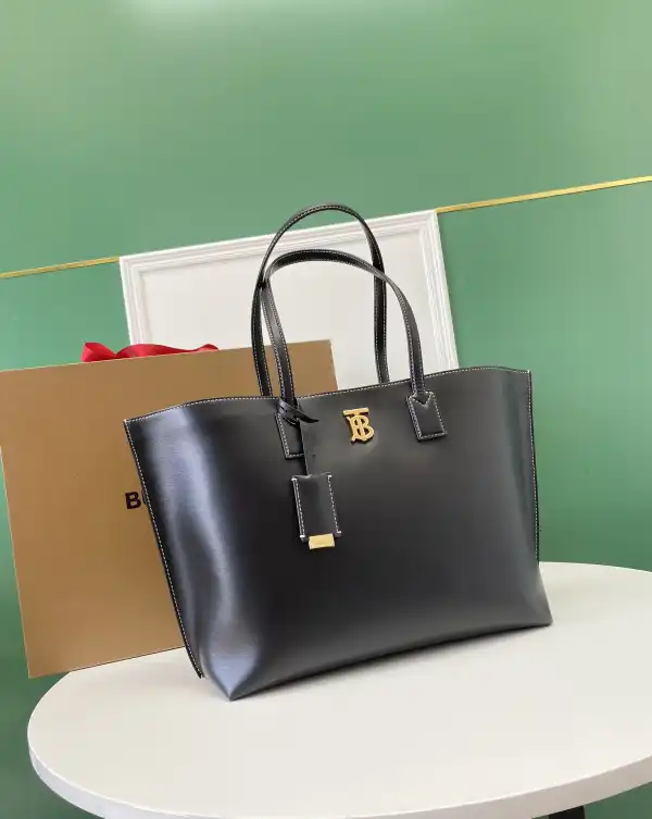 First bag ru BURBERRY Medium Monogram Motif Leather Tote