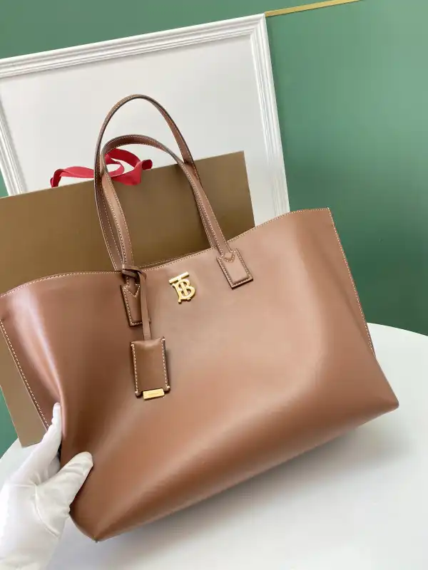 Bagsoffer BURBERRY Medium Monogram Motif Leather Tote