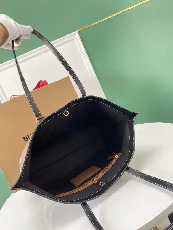 BURBERRY Leather Tote