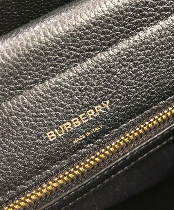 HOT SALE BURBERRY Medium Leather Title Bag