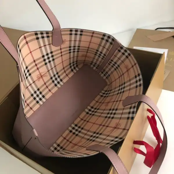 First bag ru BURBERRY TOTE BAG