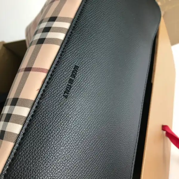 BURBERRY TOTE BAG