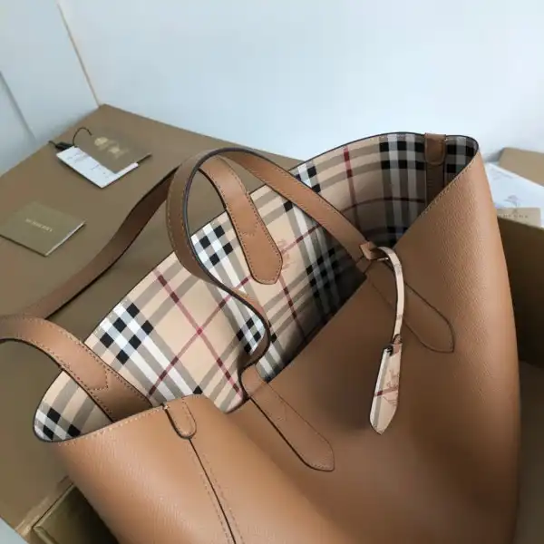 BURBERRY TOTE BAG