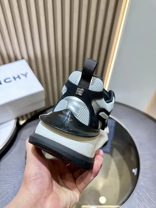 Gienvchy Men Sneakers