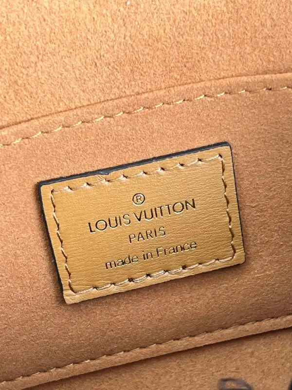 First bag ru LOUIS VUITTON DAUPHINE MINI