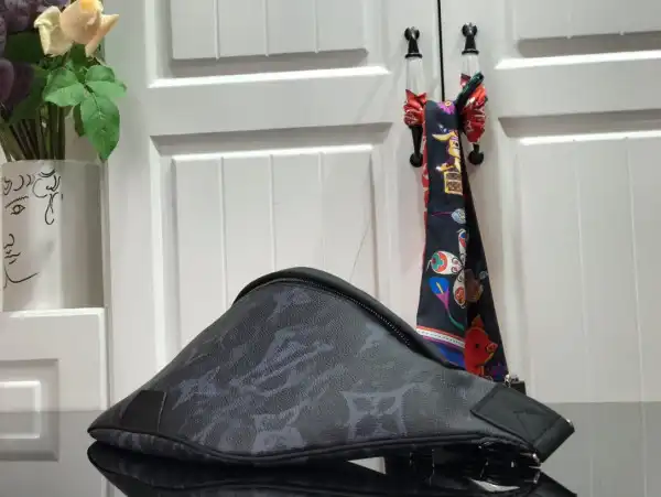 Frstbag ru LOUIS VUITTON DISCOVERY BUMBAG