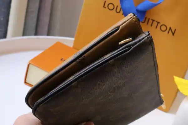 First bag ru LOUIS VUITTON DOUBLE ZIP POCHETTE