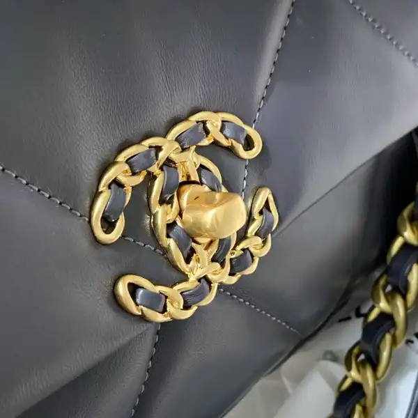 CHANEL 19 FLAP BAG