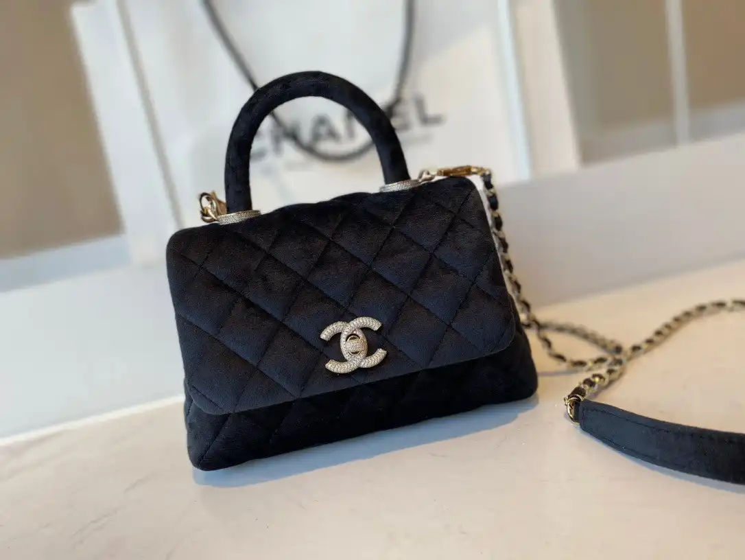 Firstbag Ru CHANEL MINI FLAP BAG WITH TOP HANDLE