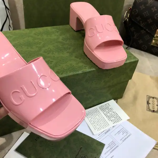 GUCCI Women's rubber slide sandal