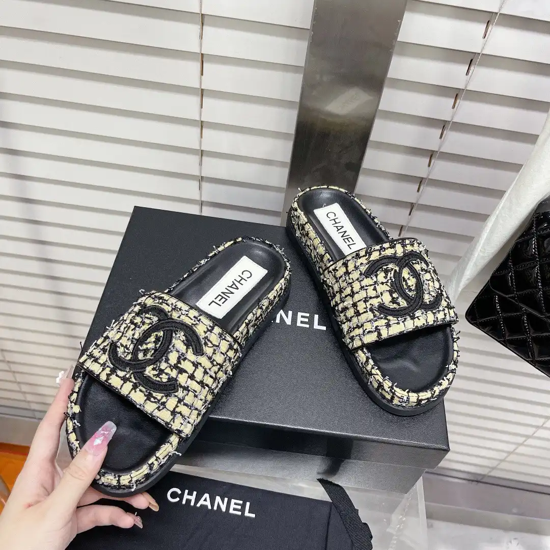 CHANEL MULE