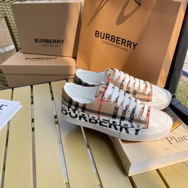 Bagsoffer yupoo Burberry Vintage Sneaker