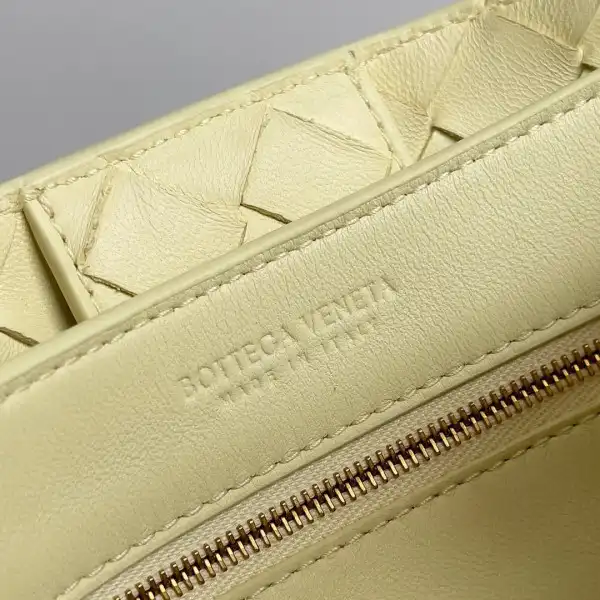 BOTTEGA VENETA MEDIUM ANDIAMO