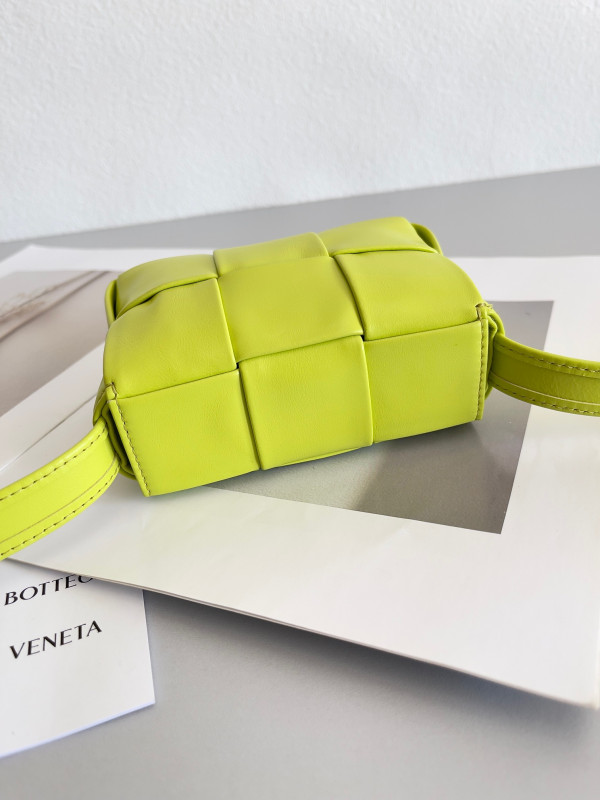 [FREE SHIPPING] BOTTEGA VENETA Candy mini Cassette-12*8*4cm