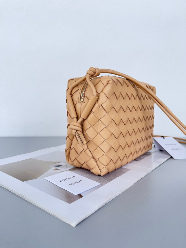 HOT SALE BOTTEGA VENETA Small Loop Camera Bag