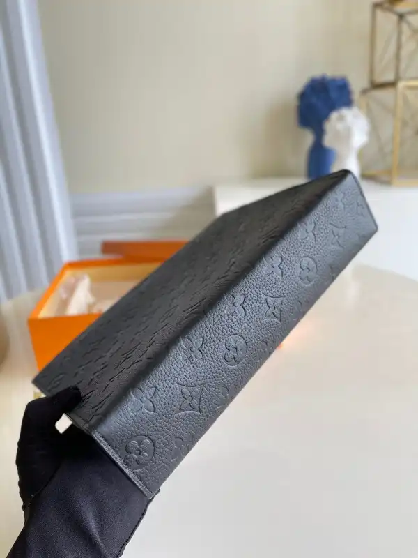 Cheap LOUIS VUITTON POCHETTE VOYAGE