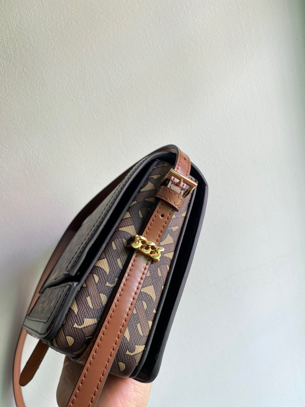 HOT SALE BURBERRY Small Leather Grace Bag