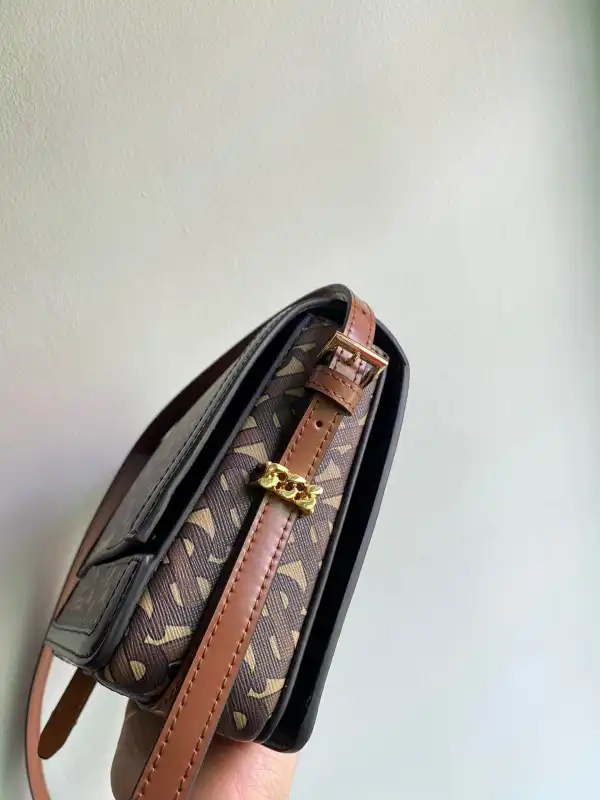 BURBERRY Small Leather Grace Bag