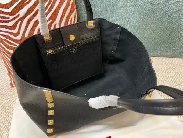 VALENTINO GARAVANI ROMAN STUD TOTE BAG