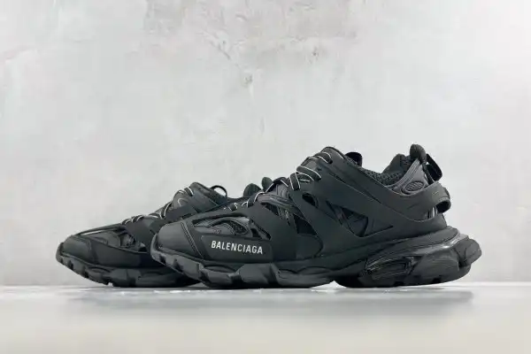 Frstbag ru BALENCIAGA RUNNER SNEAKER