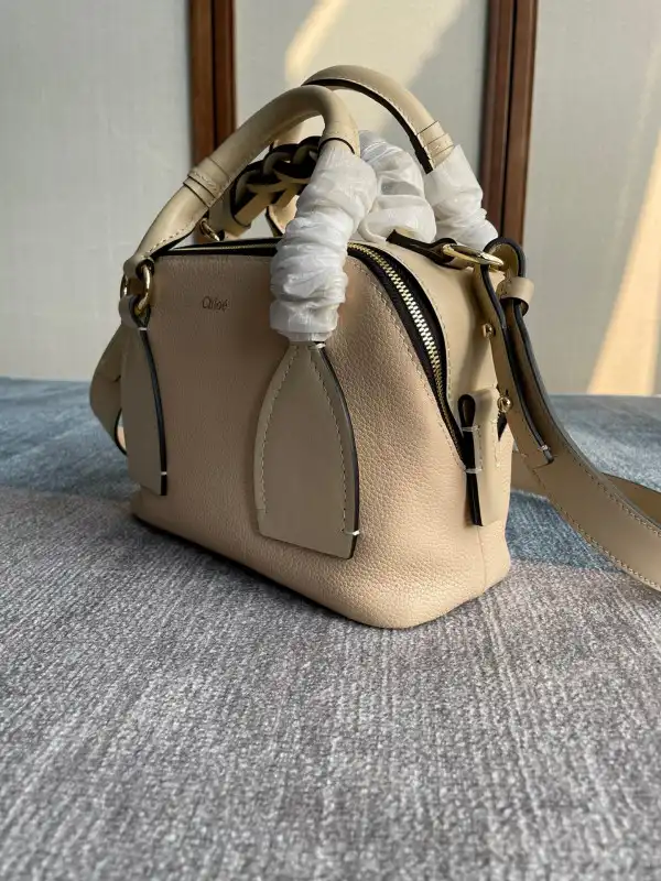 First Bag Ru CHLOÉ SMALL DARIA BAG