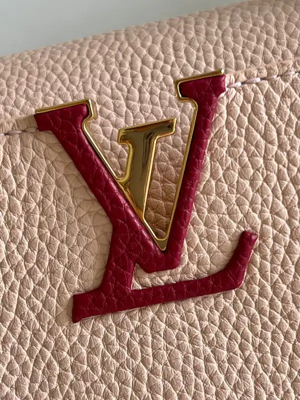 First bag ru LOUIS VUITTON CAPUCINES BB