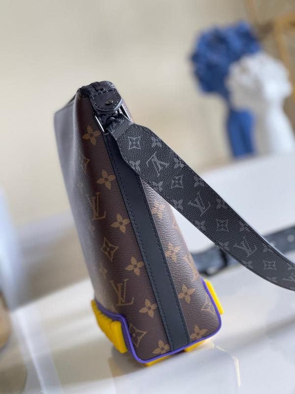 [FREE SHIPPING] LOUIS VUITTON CRUISER MESSENGER