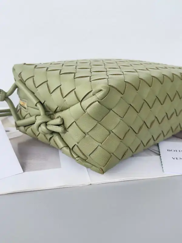 Bagsoffer BOTTEGA VENETA Small Loop Camera Bag