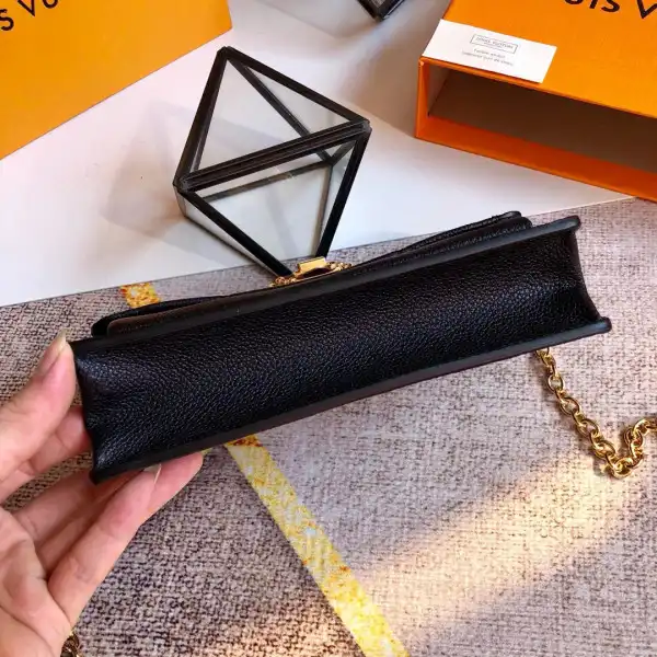 First bag ru LOUIS VUITTON VAVIN CHAIN WALLET