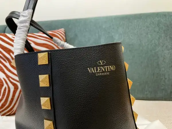 VALENTINO GARAVANI ROMAN STUD TOTE BAG