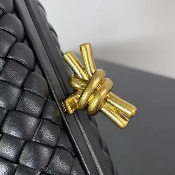 First bag ru BOTTEGA VENETA Knot Minaudiere